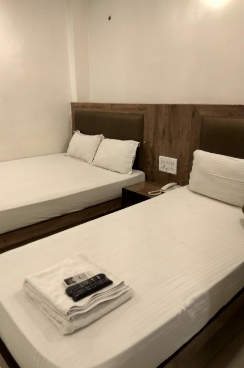Hotel Le Mem デリー エクステリア 写真