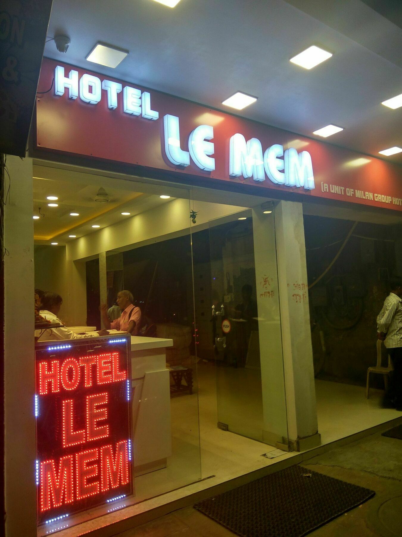Hotel Le Mem デリー エクステリア 写真